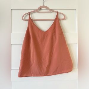 Banana Republic camisole. Polyester. Lightweight fabric. Double lined front.